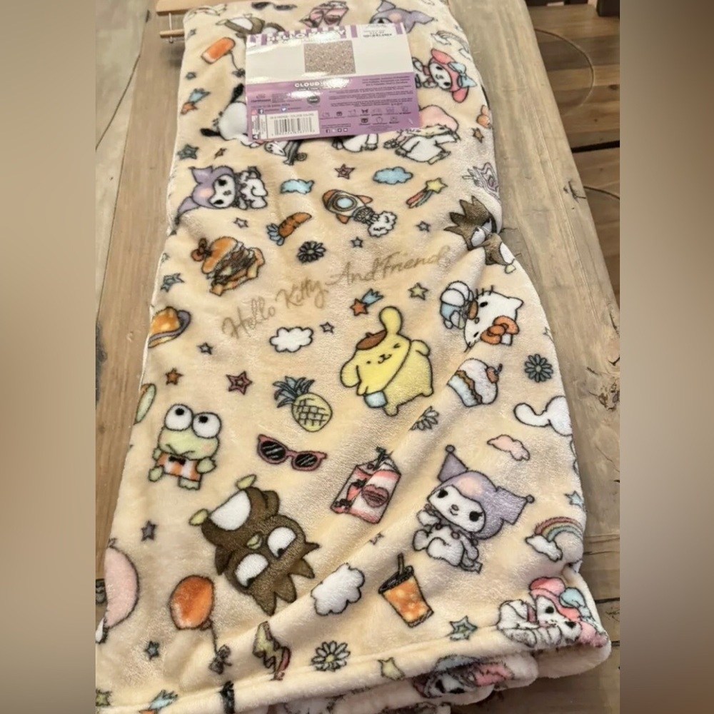 Hello Kitty And Friends Cloud Throw